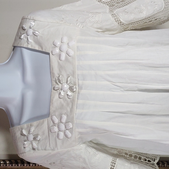 Hippy Indy Embroidery/Cutwork Top - Picture 2 of 7